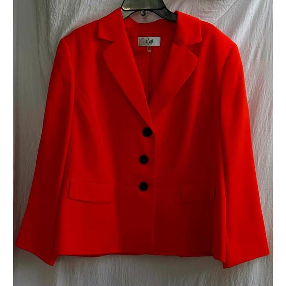 Le Suit Jackets & Blazers - 🆕LISTING🆕 La Suit Woman 20W